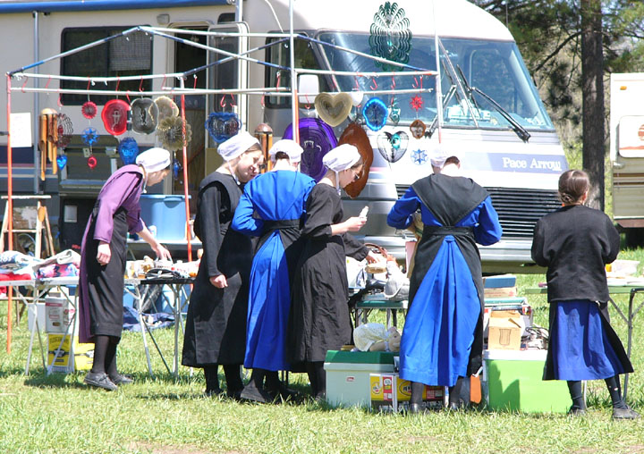 amish women pictures