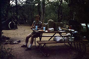 camping.jpg (54152 bytes)