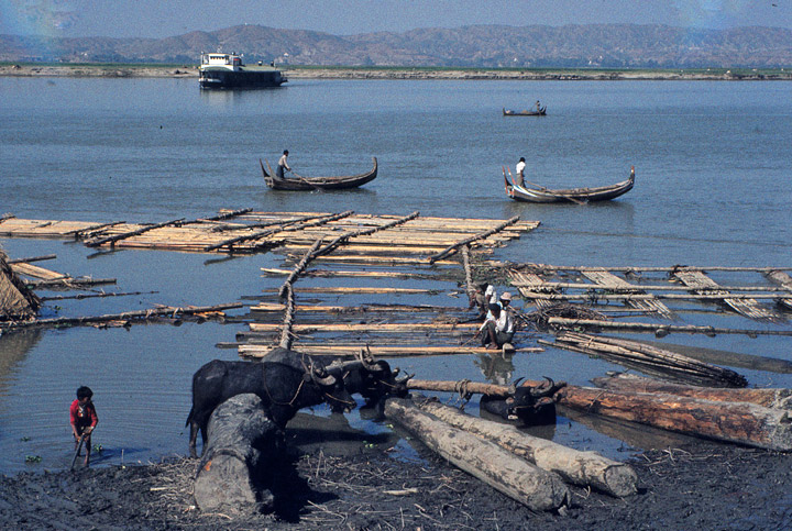 where is the irrawaddy river