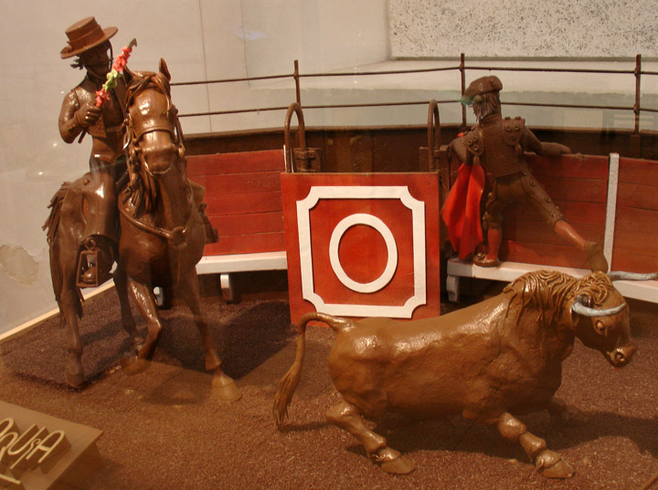 File:Chocolate grinder at the Barcelona chocolate museum