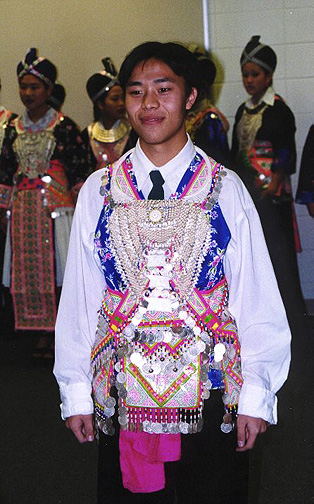 hmong01.jpg (132437 bytes)