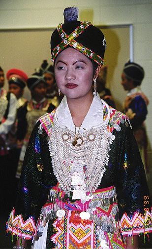 hmong02.jpg (144584 bytes)