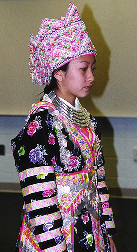 hmong04.jpg (134011 bytes)