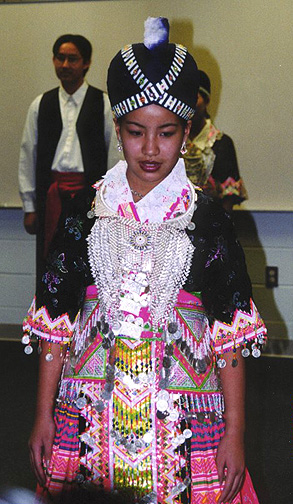 hmong05.jpg (131740 bytes)