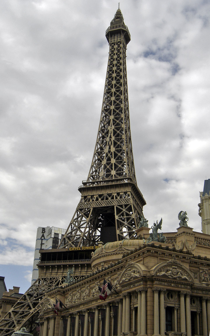 LAS VEGAS, USA - SEPTEMBER 27: Paris Las Vegas' Tour Eiffel Restaurant.  Replica Of Paris' Eiffel Tower Was Built In 1999 As Part Of Paris Las Vegas  Hotel And Casino. September 27