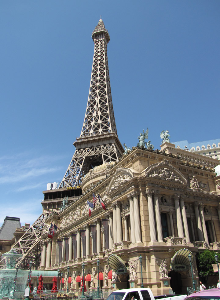 LAS VEGAS, USA - SEPTEMBER 27: Paris Las Vegas' Tour Eiffel Restaurant.  Replica Of Paris' Eiffel Tower Was Built In 1999 As Part Of Paris Las Vegas  Hotel And Casino. September 27