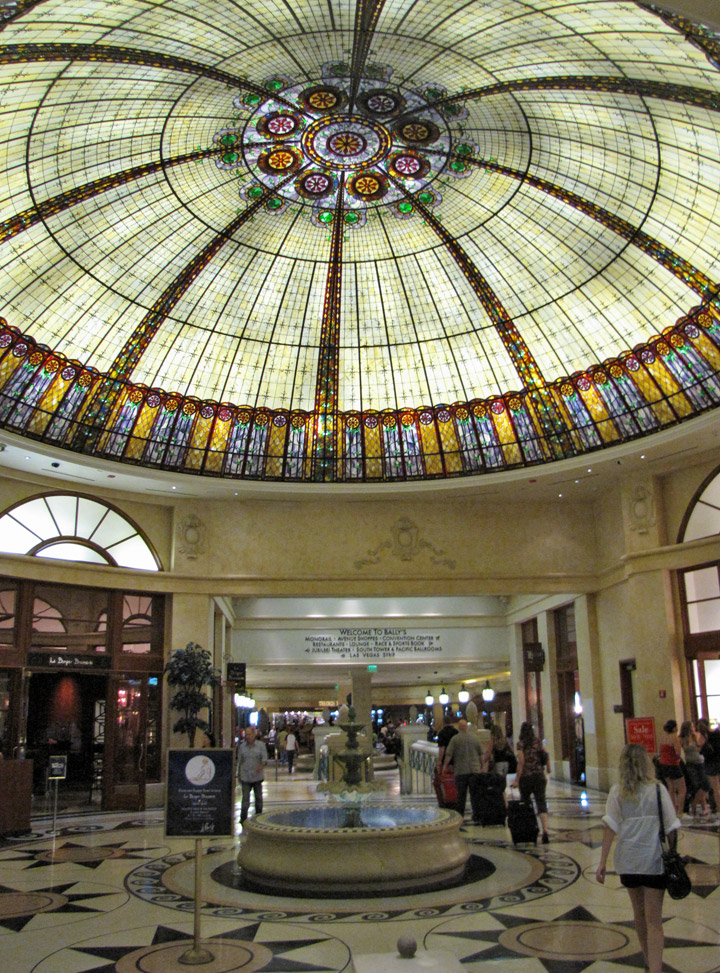 interior/lobby/casino at Paris - Picture of Paris Las Vegas